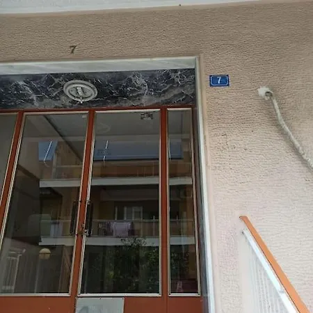 A Comfortable To Apartment
